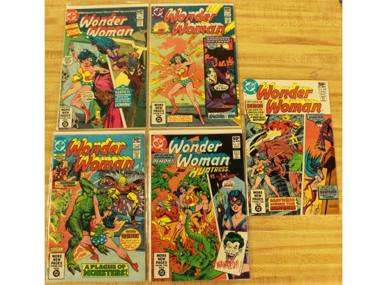 5 Vintage DC Wonder Woman Comic Books (0533)
