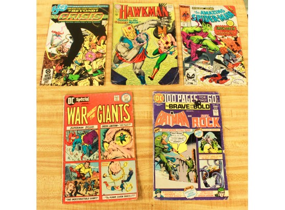 4 Vintage DC Comic Books & 1 Marvel Comic Book - Crisis, Hawkman, Spiderman, War Giants, Batman (0540)