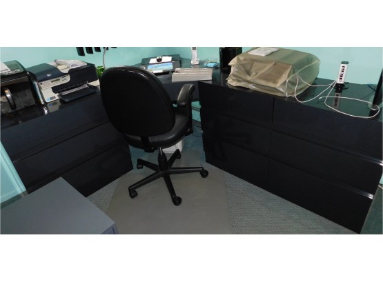 Black/Dark Grey Formica Corner Desk With Draws & Chair (4244)