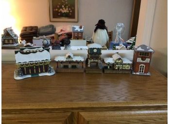 Lot Of 5 Christmas Village Pieces - 1607