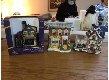 HOLIDAY TIME Set Of 3 Colonial Village Pieces - 1609