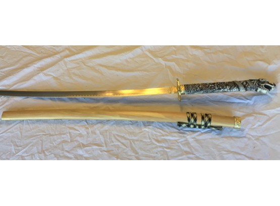 Hand Forged Katana With White And Black Dragon Carved Grip (1688)