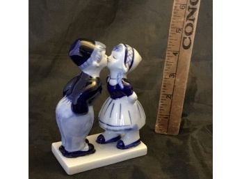 Delfts Blue Hand Painted  Kissing Couple Figurine  Blue And White Color (0979)
