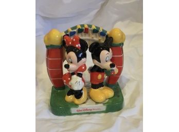 Walt Disney World Mikey & Minnie Salt & Pepper Shakers (0926)