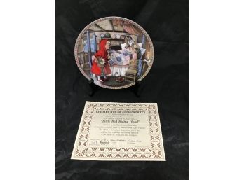 Knowles Collector Plate 'Little Red Riding Hood' 9' Diameter (G010)