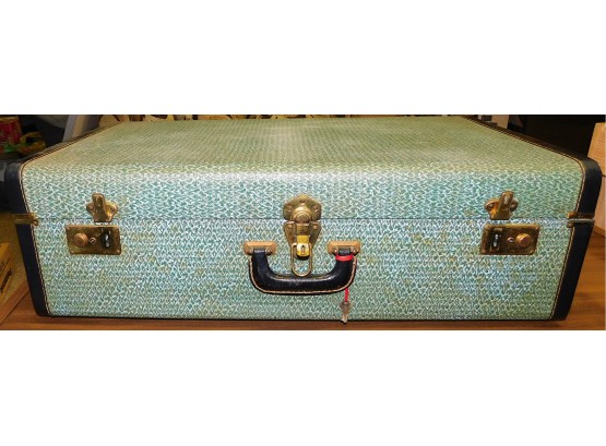 Vintage Suitcase With Key 30'W (w3164)