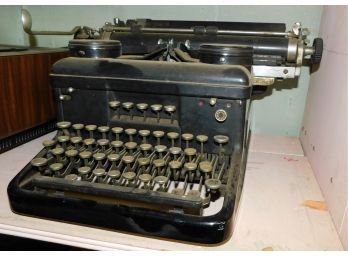 Antique Royal Portable Typewriter Model P  (W3154)