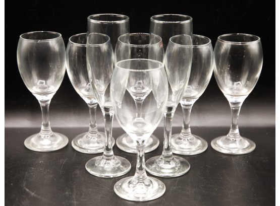 Lot Of 6 Glass Wine Glasses And A Pair Of Champagne Glasses (0109)