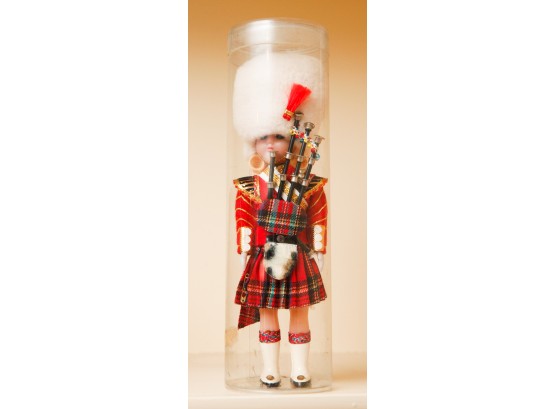 Vintage Beefeater Doll W Bagpipes - Eyes Open And Close 8inches (no#)