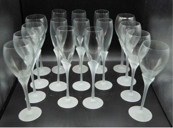 Elegant Lot Of 16  Wine & Champaign Glass With Frosted Stem (0101)