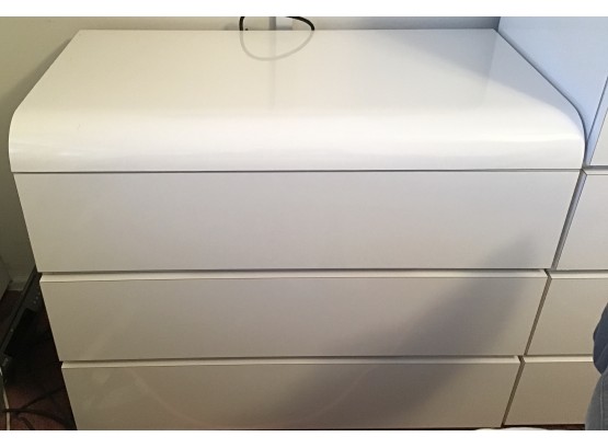 Vintage 1980's White Formica 4 Drawer Dresser (g231)
