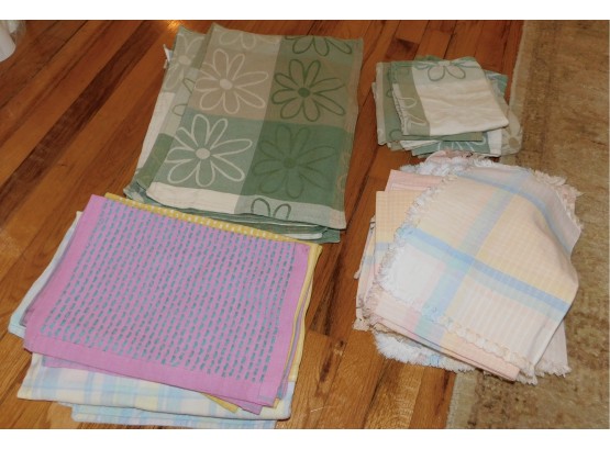 Assorted Linens/napkins/placemats