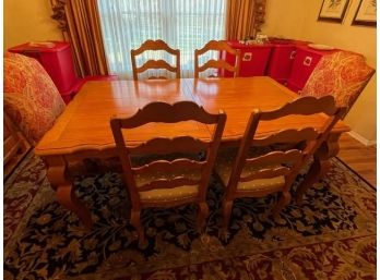 Beautiful Dining Room Table And 6 Floral Chairs