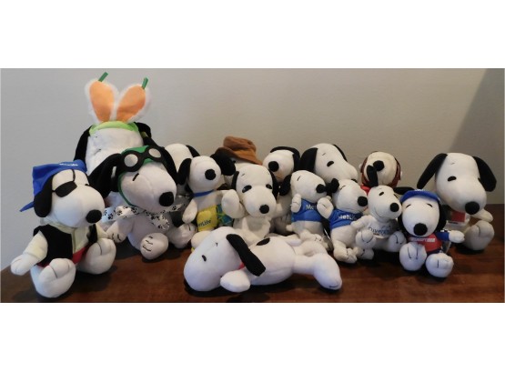 16 Piece Plush Snoopy Collection