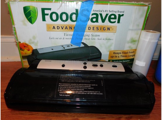 Food Saver Vacuum Packaging System With Roll Of Vacuum Sealed Bags (262)