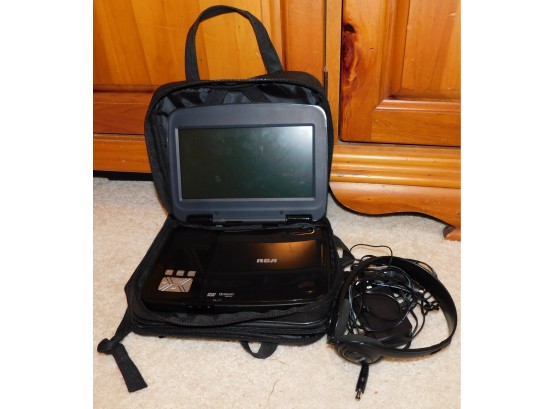 RCA Portable DVD Player With Case Model 9901321 (3020)