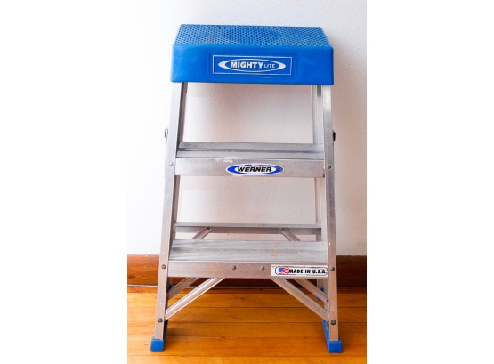 Werner - Mighty Lite - Made In USA - 26' Step Stool - 250lbs Weight Capacity (0520)
