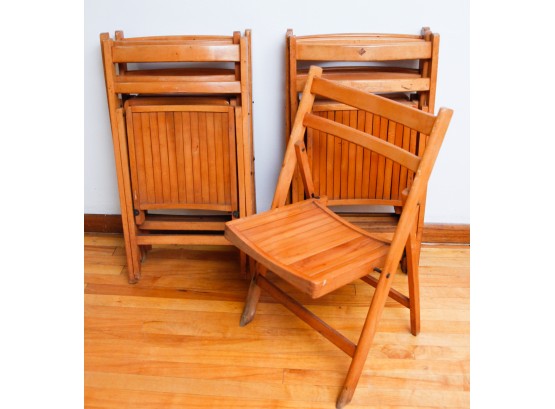 7 Mid Century Wooden Folding Chairs. 33x14x16 (0492)
