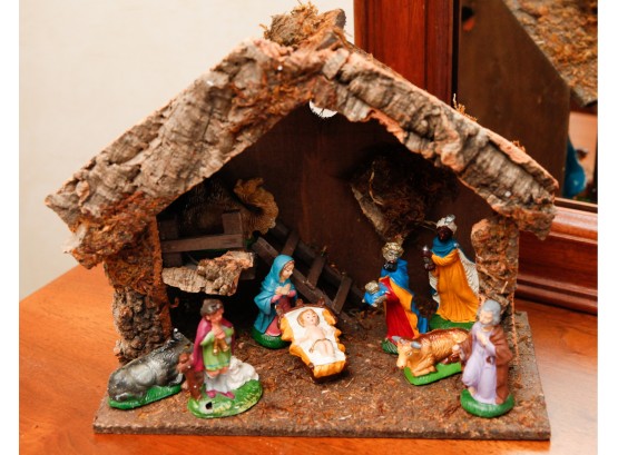 Vintage Italian Made Christmas Nativity Scene With Wooden Stable And Figurines (0589)