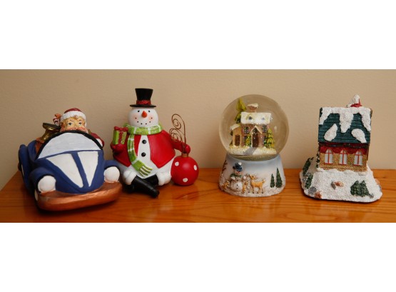 4 Christmas Adorable Christmas Decorations - Resin Water Globe  (0560)