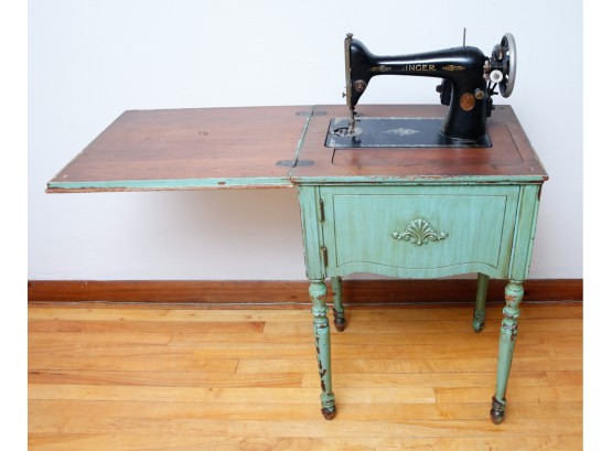 Stunning Antique Sewing Machine W/ Original Table - 31x21x17 - Serial # AB007648 - Model # 28904  ()
