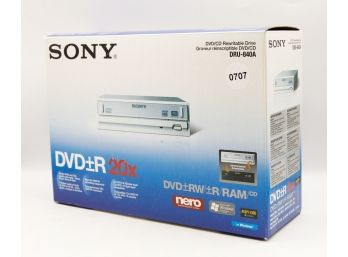 Sony DVD/CD Rewritable Drive - DRU - 840A - For Windows  (0707)
