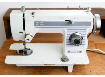 Deluxe Zig Zag 'White' Sewing Machine - Model 844 - Serial #911746