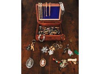 Lot Of Assorted Costume Jewelry - Pins, Bracelets, And More (014)
