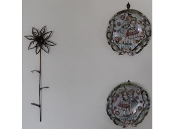 Decorative Metal Flower With Bone China Dishes