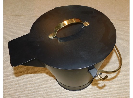Black And Gold Metal Watering Can (w198)