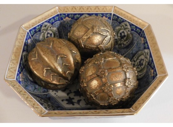 Oriental Gold Trim Bowl With With 3 Decorative Popery Balls (w030)