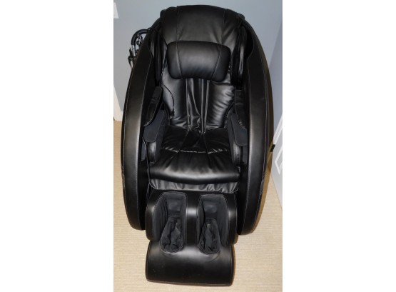 Brookstone Energize 3D Massage Chair (w139)