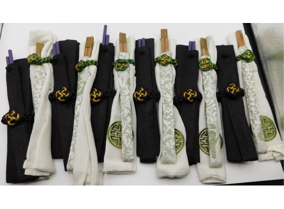 2 Sets Of Chopsticks In Fabric Holders (w065)