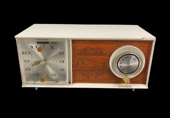 Vintage Zenith Tube Clock Radio, Model T315 - #S16-5