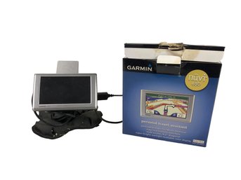 Garmin Nuvi 650 Navigation System Car Mount & Charger (WORKS) - #S17-3