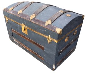 Antique Dome Top Steamer Trunk - #FF
