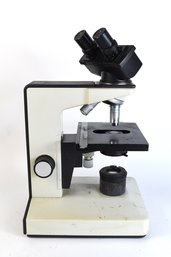 Leitz LaborLux 11 Microscope With 2 Objectives