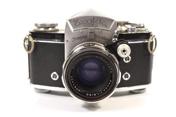 Ihagee Exakta Varex IIa 35mm SLR Film Camera With Schneider Kreuznach Xenon 1:1 9/50 Lens