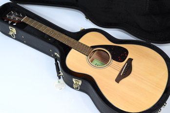 Yamaha FS800  Concert Acoustic Guitar With Hard Case