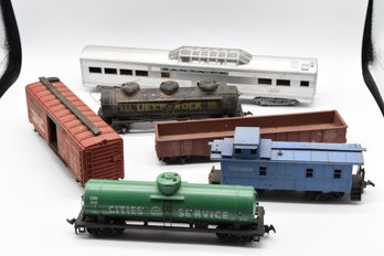 Lot Of Assorted HO Scale Train Cars - 6 Total