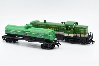 Model Power HO Scale ALCO-RS2 6846 Southern Powered Locomotive & Train Car - 2 Total