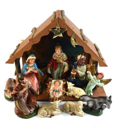 Nativity Set Stable With 12 Figures