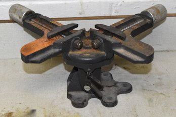 Heavy Duty Vintage Corner Vise - Heavy