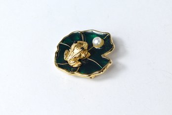 Enamled Frog On Lily Pad Woman's Gold Toned Brooch Pin