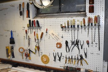 Assorted Lot Of Hand Tools Drivers Snips Pliers & More! - Everything In Pictures!