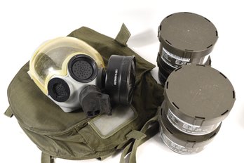 US Military Gas Mask Respirator With Canvas Bag & 4 Extra Canisters