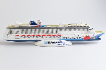 Norwegian Cruise Line Model Ship  'Norwegian Breakaway' Signed By Captain Of Ship