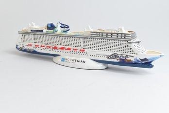 Norwegian Cruise Line Model Ship  'Norwegian Escape' Signed By Captain Of Ship