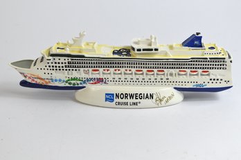 Norwegian Cruise Line Model Ship  'Norwegian PEARL' Signed By Captain Of Ship