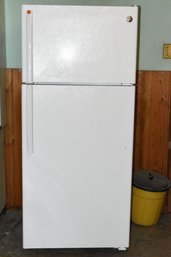 General Electric Refrigerator Freezer GTE16GTHHRW